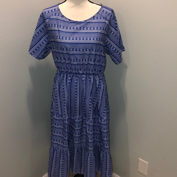 Dresses & Skirts - NWOT blue and white tiered dress L